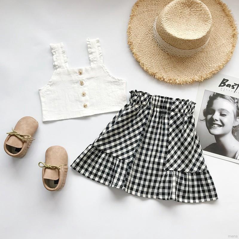 Bộ gồm áo hai dây phối bèo và chân váy họa tiết ca rô xinh xắn cho bé gái