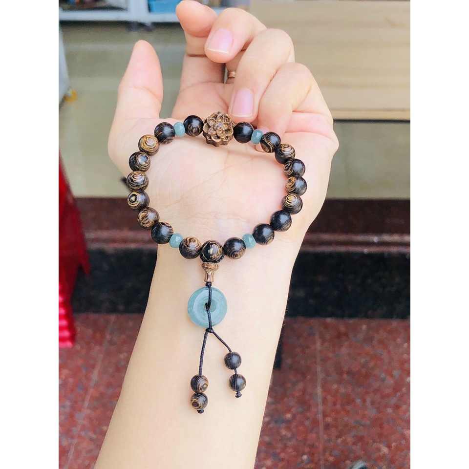 Vòng tay trầm hương sánh chìm mix đá lam ngọc