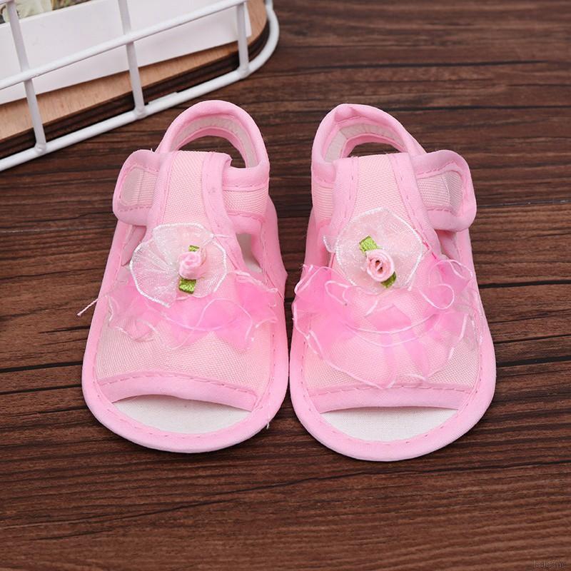 Giày sandal đính hoa chống trơn trượt xinh xắn cho bé gái