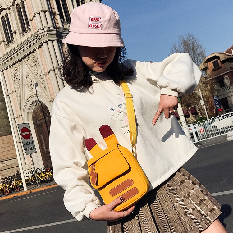 Túi xách nữ Bella925 balo đeo chéo bằng vải bố nhỏ xinh hình pikachu thích hợp dạo phố