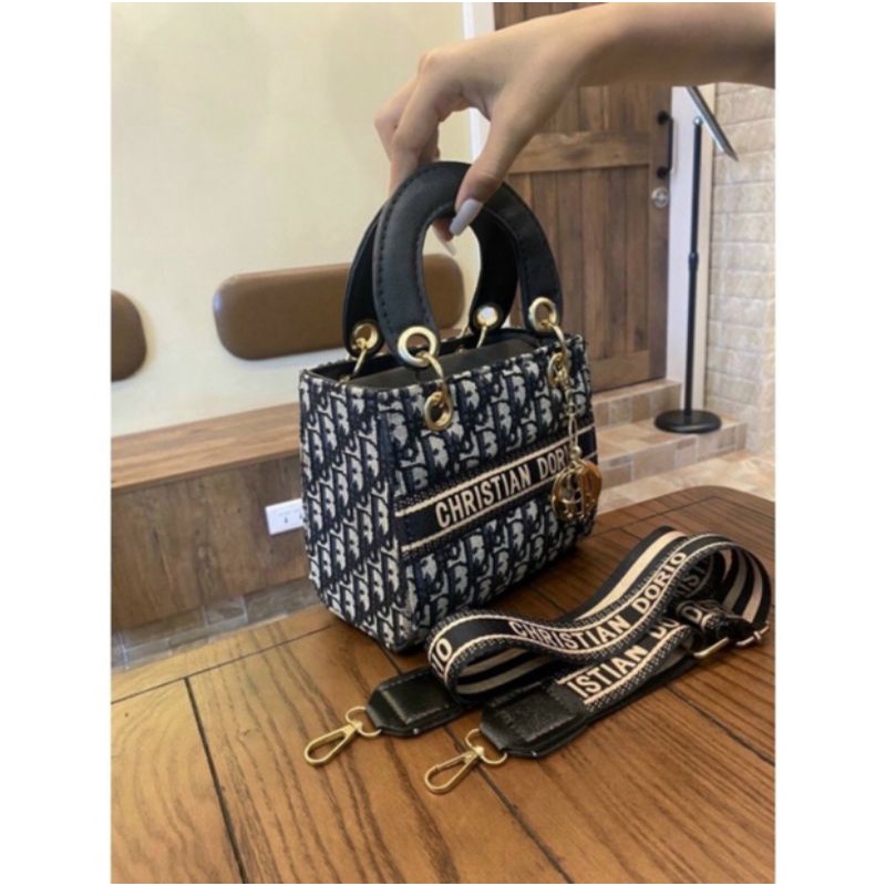 Túi xách nữ đeo chéo cầm tay dáng vuông thời trang cao cấp đẹp đi chơi giá rẻ QH304