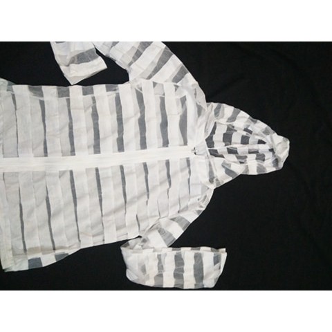 Áo khoác ngoài xuyên thấu mặc chất như nước cất có nón size M(47-50) mặc đi chơi hay quay tiktok ngon bổ rẻ