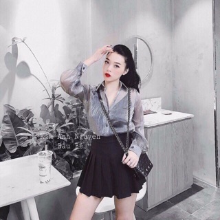 Áo sơ mi bạc chân váy đen