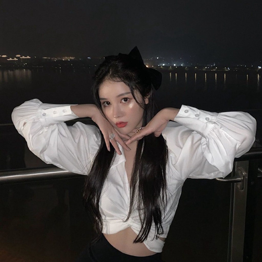 Áo Croptop Tay Dài Thiết Kế Cổ Chữ V Quyến Rũ