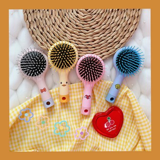 Lược gương chải tóc mini 2in1 Mua Tất cầm tay bỏ túi hoạt hình (muatatshop)