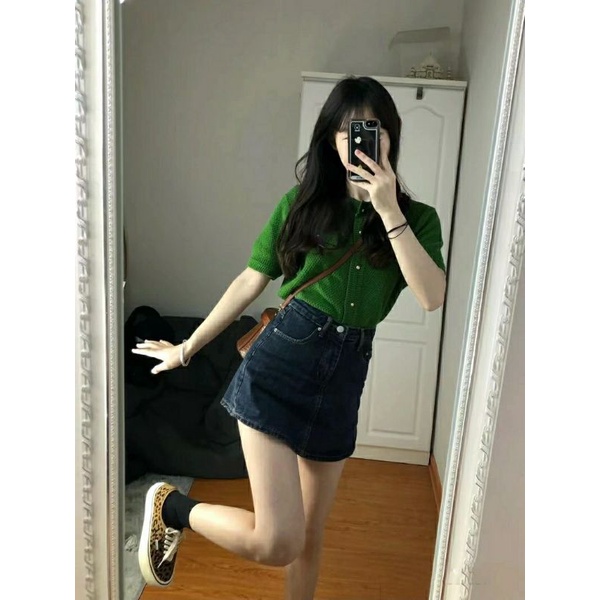 Set áo cardigan len tay ngắn xanh lá đậm quần jeans giả váy