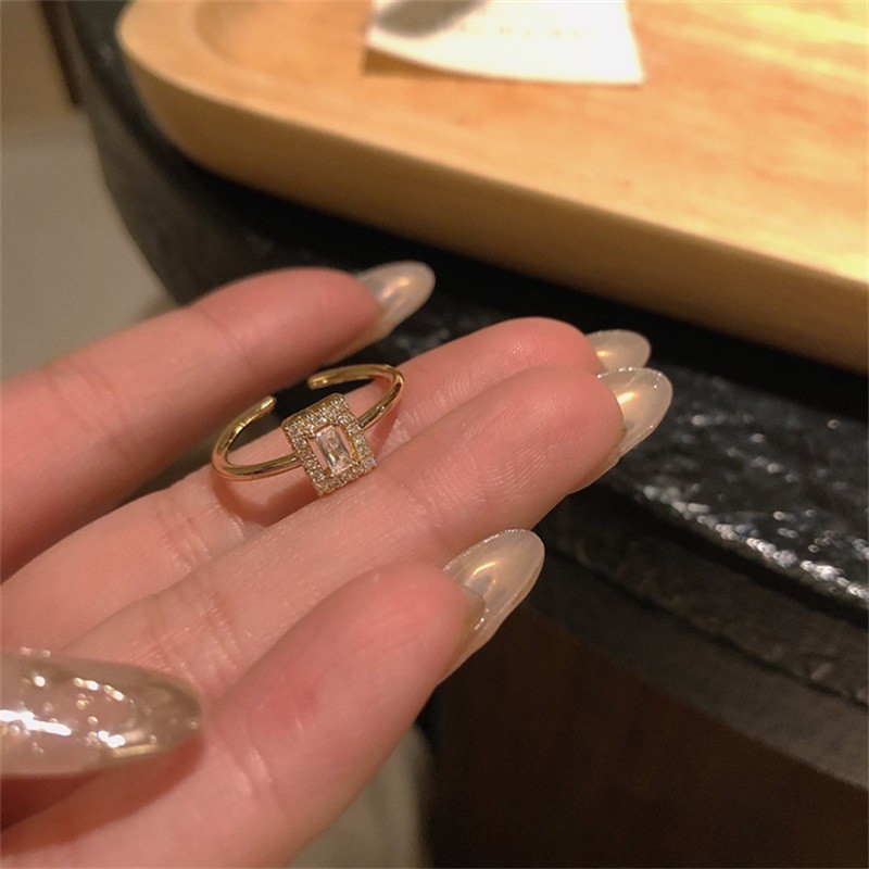 Nhẫn hở đính đá Zircon nhỏ sang trọng quyến rũ