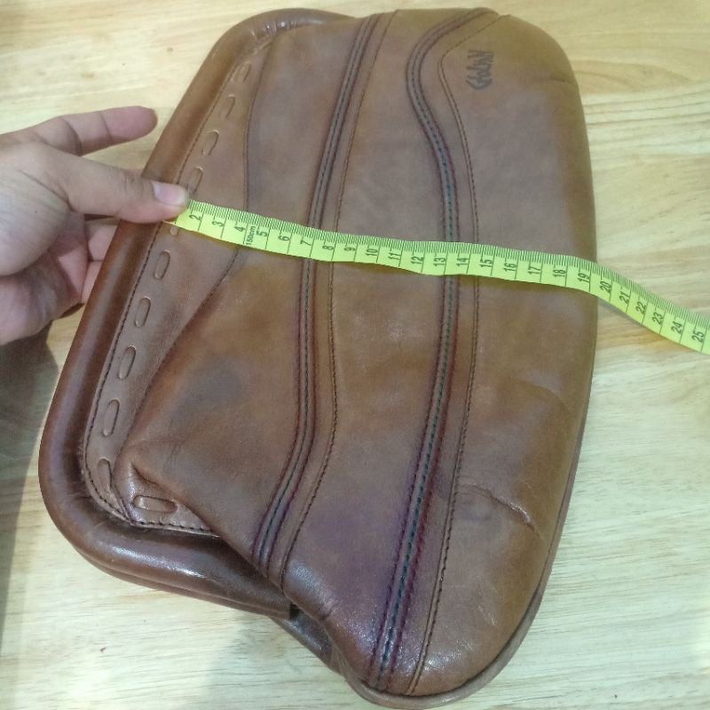 Clutch cầm tay da thật secondhand  180320