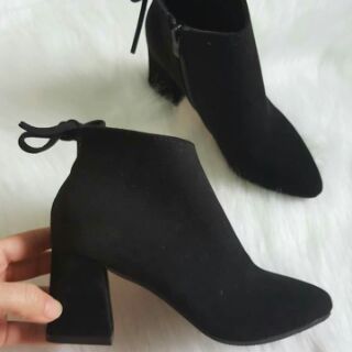 Boot nữ da lộn cột nơ sau - màu đen