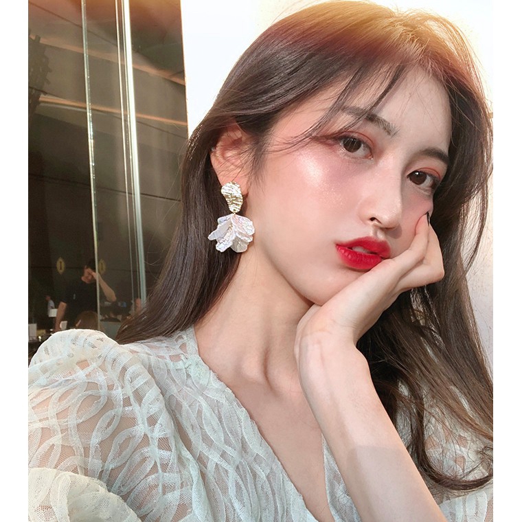 【Jewelry Time】Korean Ladies Bright Sequins Long Temperament Wild Shell Earrings