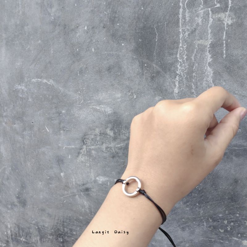 Vòng Tay Dây Bện Mặt Hình Tròn Thời Trang | Vòng Tay Dây Thừng Đơn Giản | Không Thấm Nước | Nhẫn Dây Điều Chỉnh | Tình bạn | Bé Trai Gái | Mỏng Đen | Dân Tộc Cổ Điển Hiện Đại Tối Giản | | Vòng Đeo Tay Khắc Chữ Apple Thời Trang
