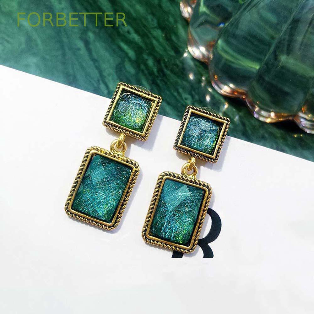 Đôi Khuyên Tai Đính Đá Xanh Lục Thiết Kế Ấn Tượng