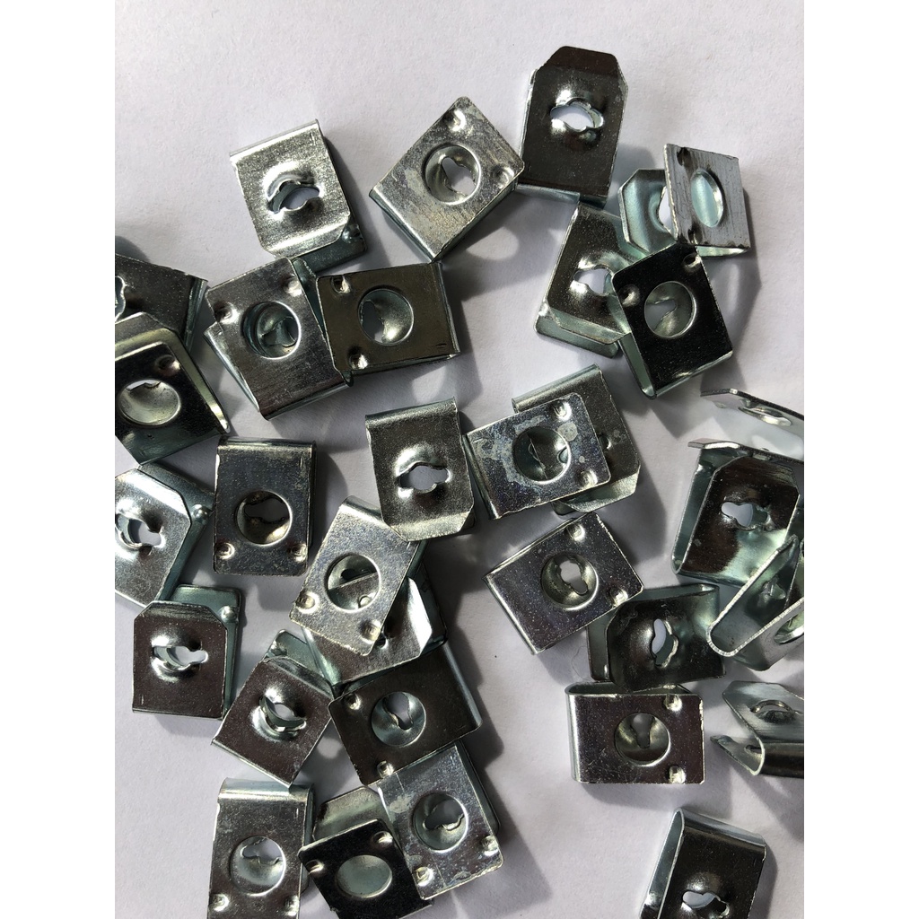 Pát kẹp ren xoắn 4li 5li trắng gắn dàn áo xe máy xe điện ( 20 cái )