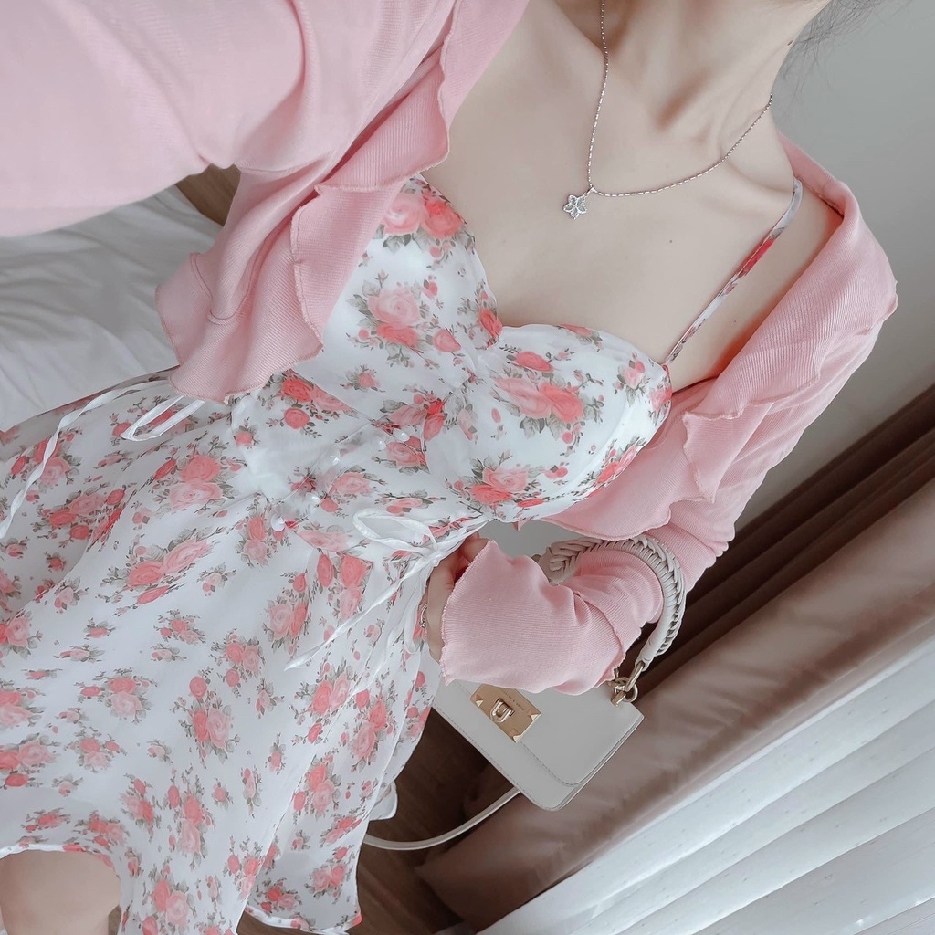 Sét váy đầm hai dây họa tiết hoa đính cườm mix áo khoác hồng tay dài xinh xắn
