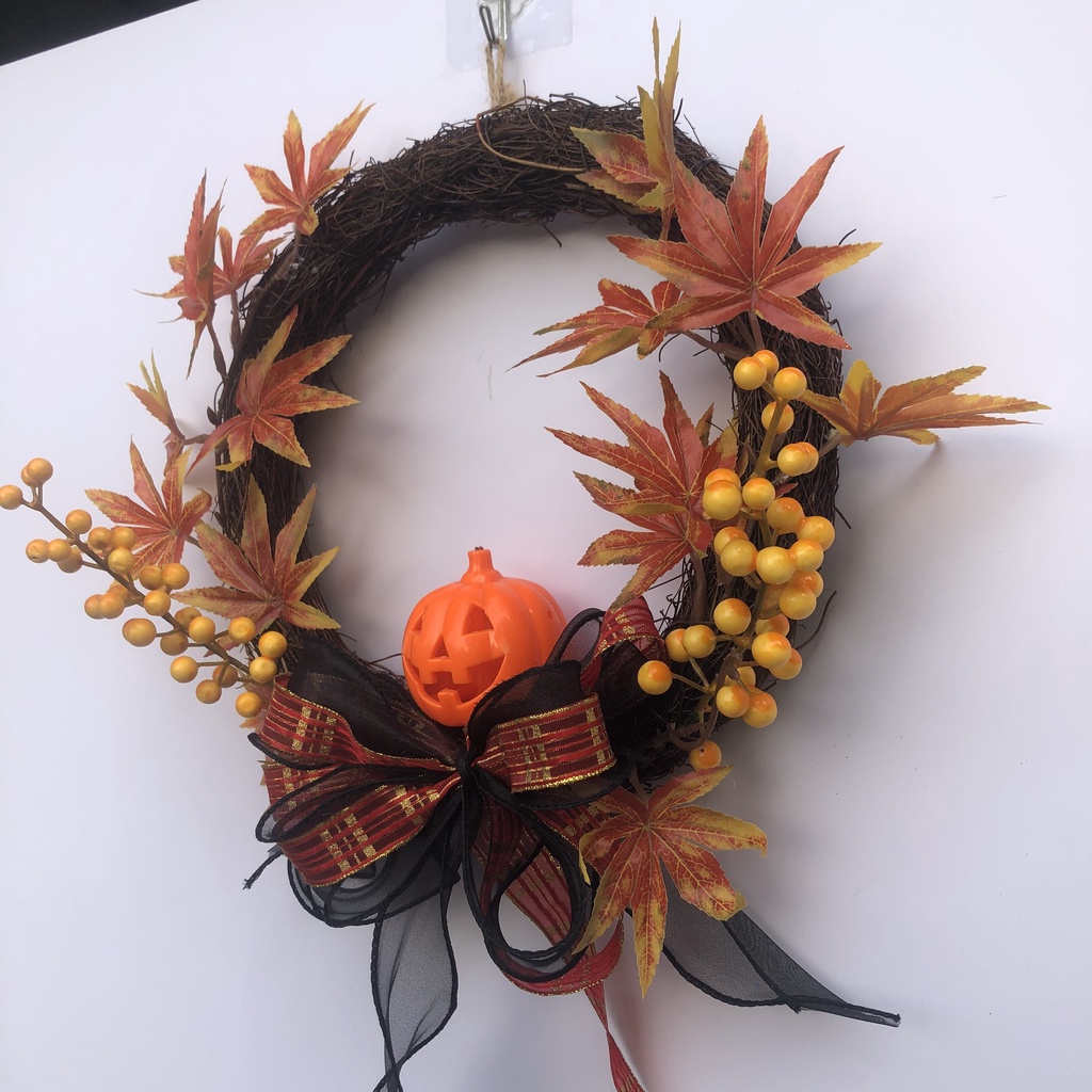 Vòng nguyệt quế treo cửa trang trí Halloween đường kính 27cm mẫu MN03