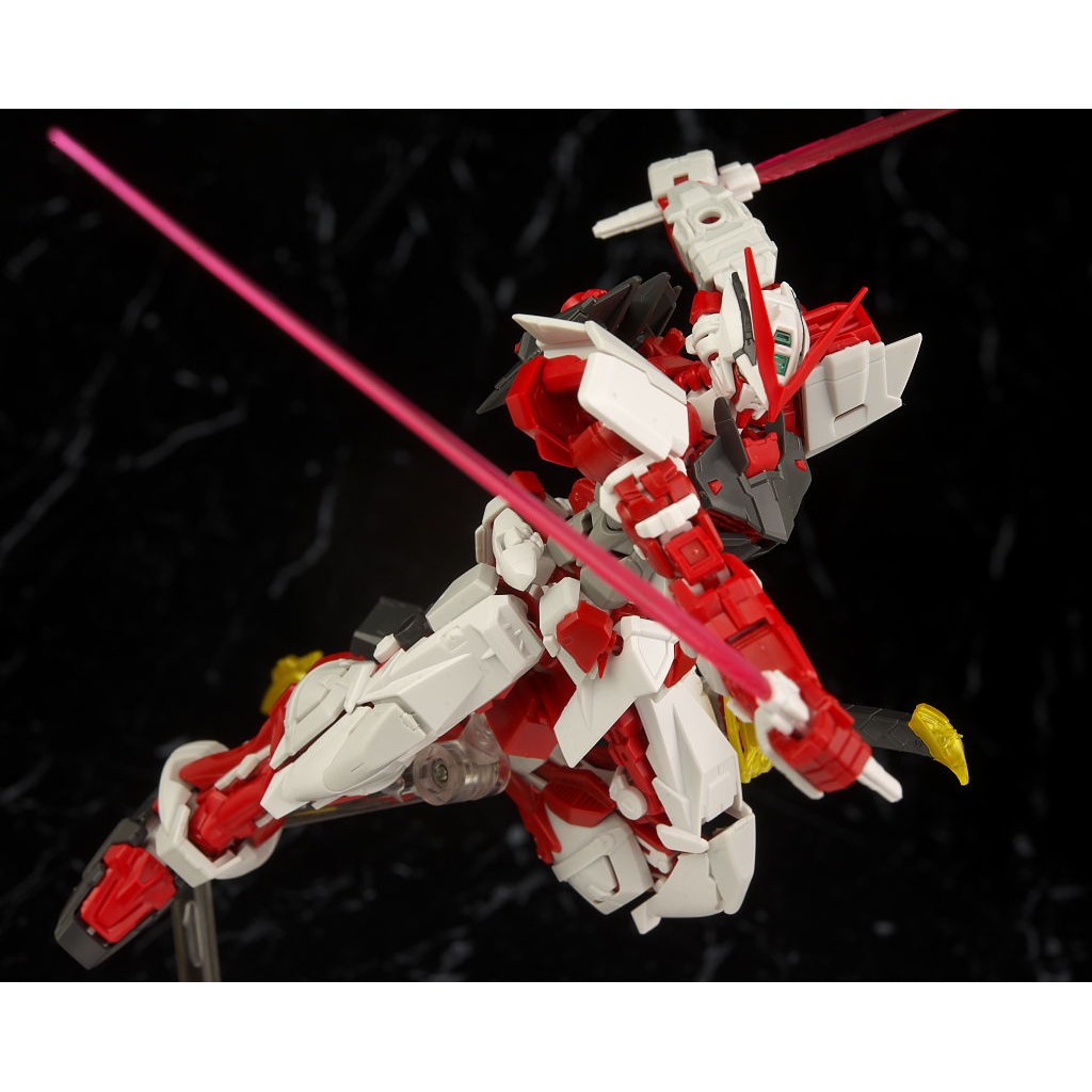 Mô hình RG Astray Gundam Red Frame.