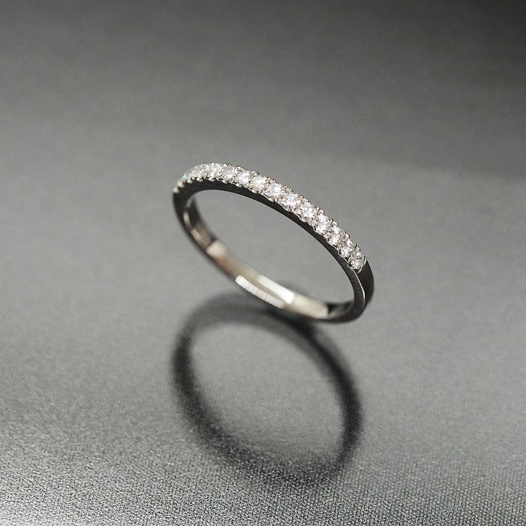 Nhẫn Moissanite Pt950 "Nửa vòng vĩnh cửu"