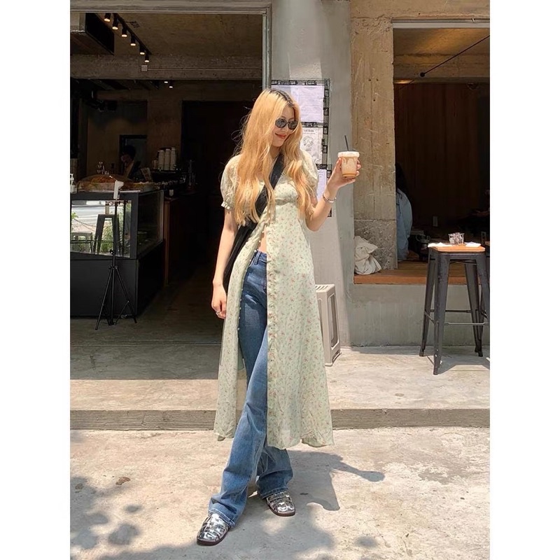 Váy hoa nhí tay bồng cài cúc hot trend
