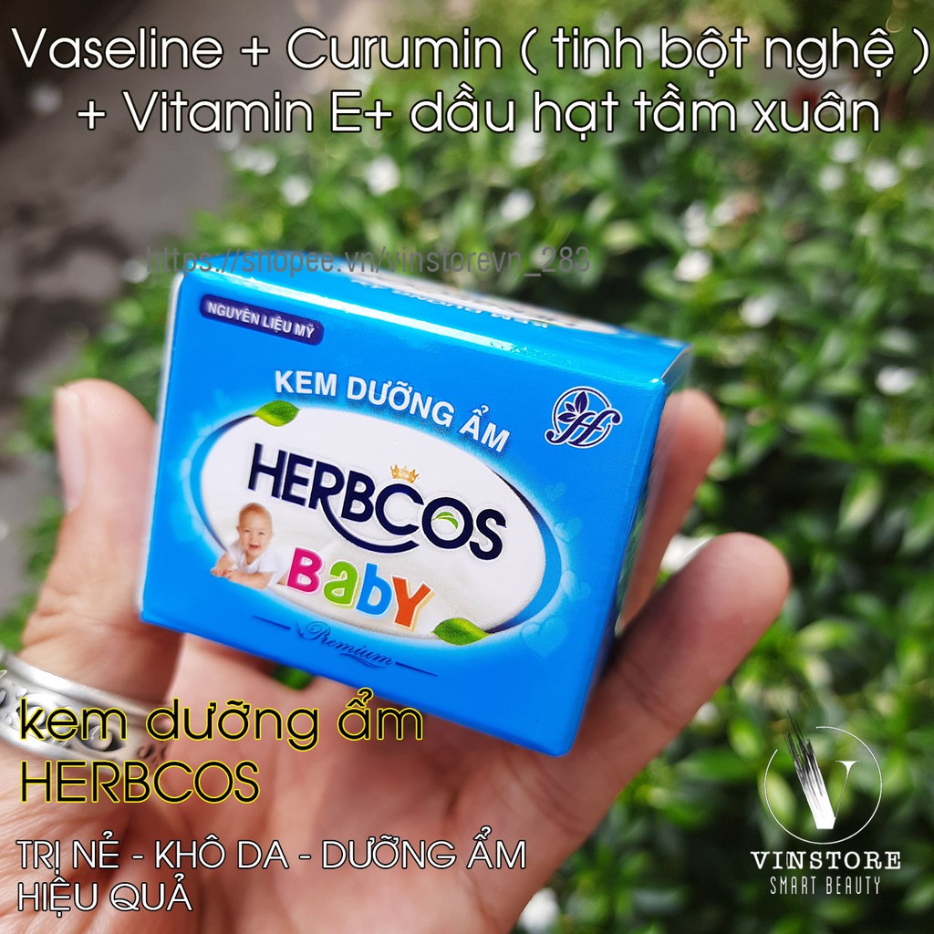 Kem dưỡng ẩm HERBCOS baby (cho cả người lớn) chứa vitamin E, tinh bột nghệ giúp dưỡng ẩm, hết khô nẻ da, thơm dễ chịu