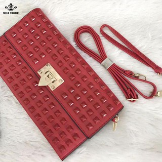 Clutch Cầm Tay Đinh Tán Đỏ