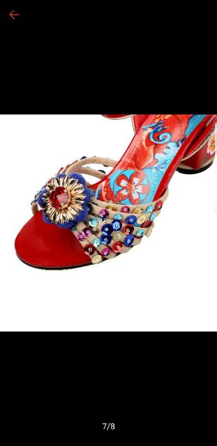 Guốc phong cách cổ điển