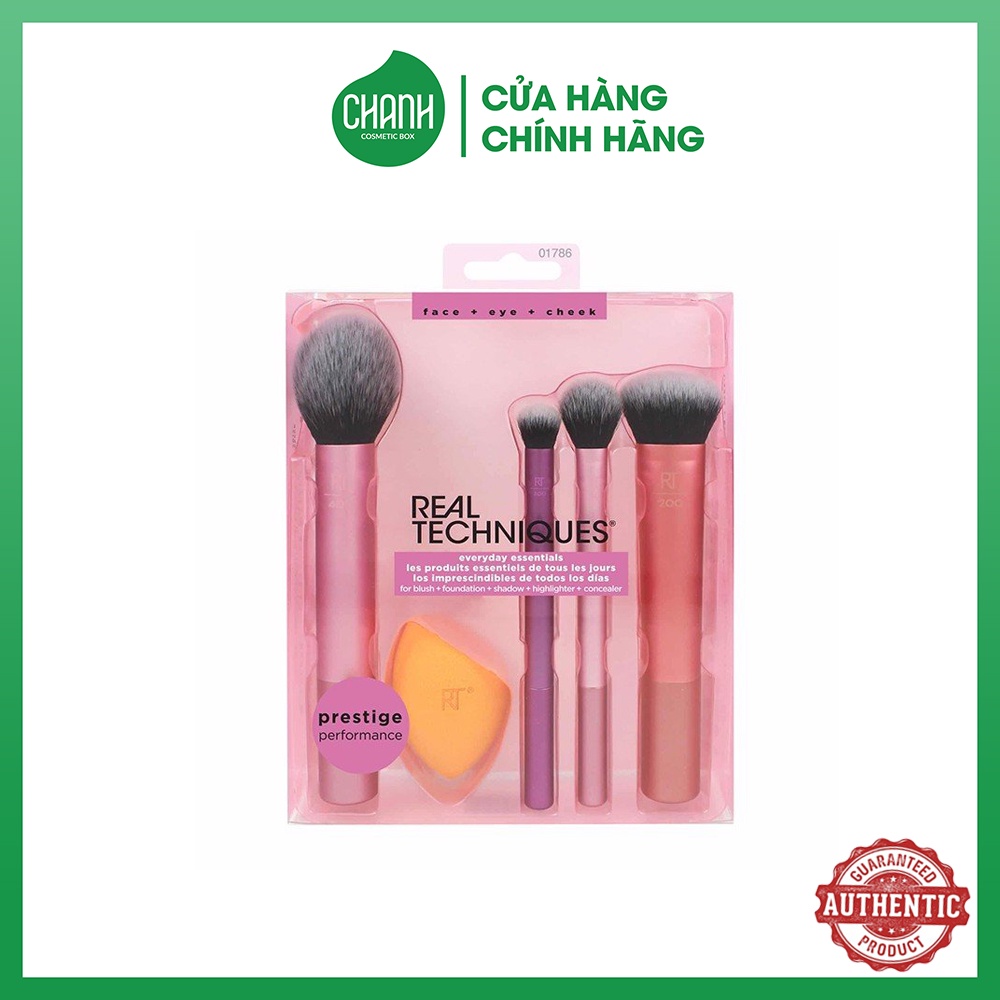 Bộ Cọ Kèm Mút Trang Điểm Real Techniques Everyday Essentials (1 Mút + 4 Cọ)