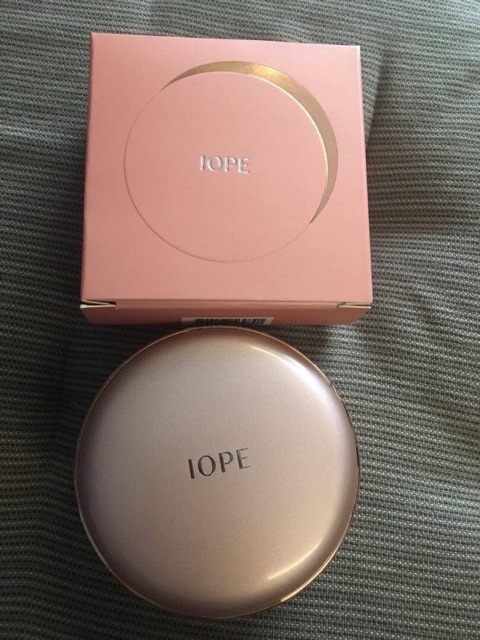 IOPE- cushion Natural Glow Vip Special