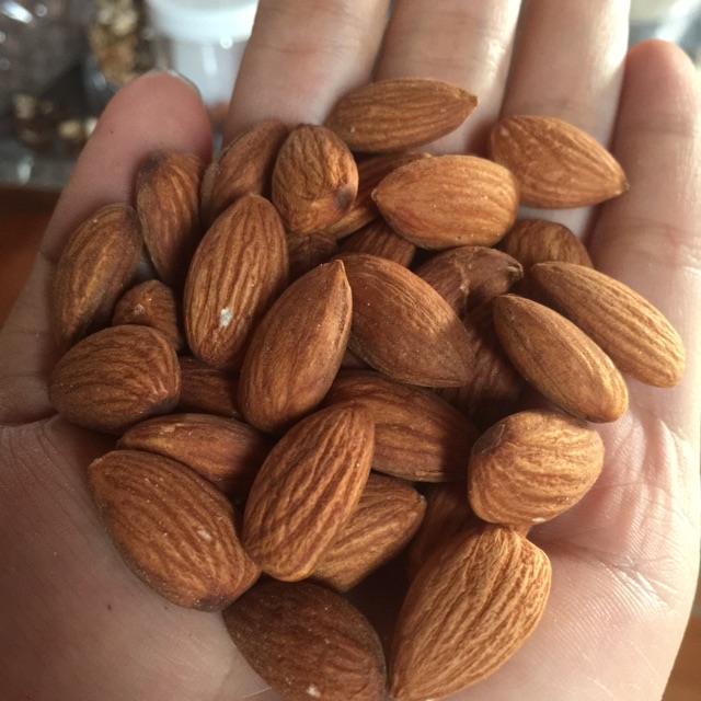 Hạnh nhân sống Mỹ