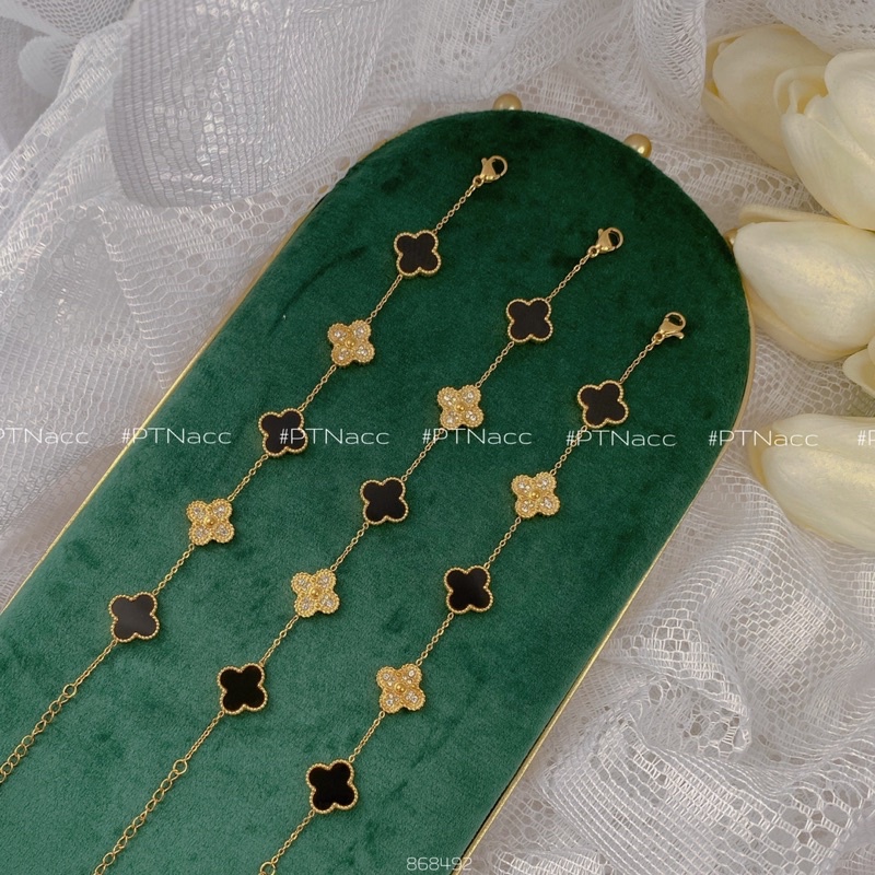 Lắc tay titan cỏ 4 lá, 2 mặt màu đen xen kẽ mặt đính soàn .PTNACC.