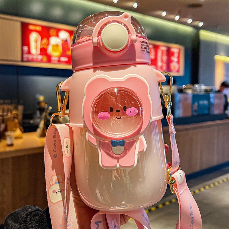 Bình nướ cho bé cute có ống hút hình gấu. Bình nước cho bé đi học có dây đeo, Dung tích 720ml mã B17