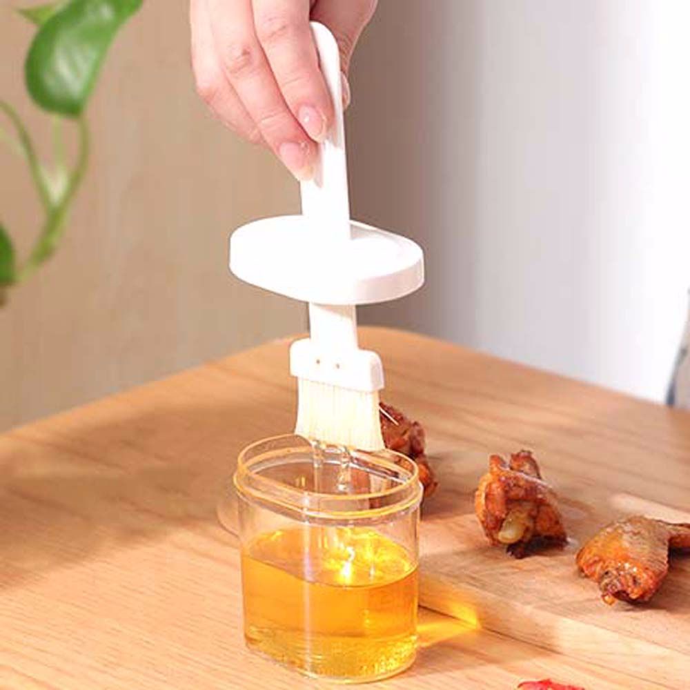 Cọ phết và chai đựng dầu bằng nhựa thiết kế nhỏ gọn tiện dụng