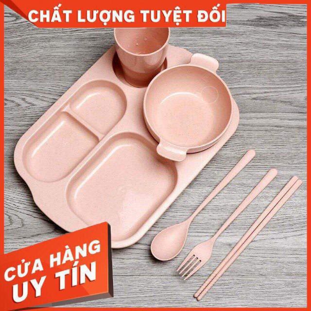 Bộ ăn dặm 5 ngăn, hình vịt kèm bát và cốc, hình oto hình thỏ cho bé - Thingkids