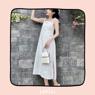 Đầm hai dây hở lưng đi biển xẻ tà trắng đen