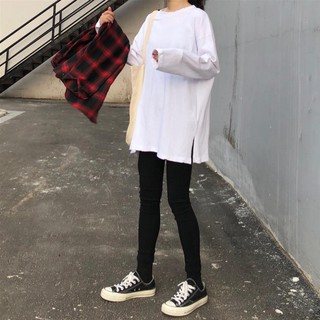 Áo thun trắng tay dài oversize