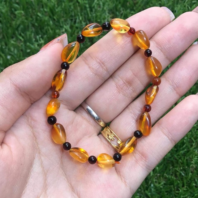 Vòng hổ phách cho bé
