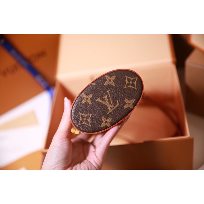 TÚI LV FOLD ME POUCH SZ11 DA THẬT