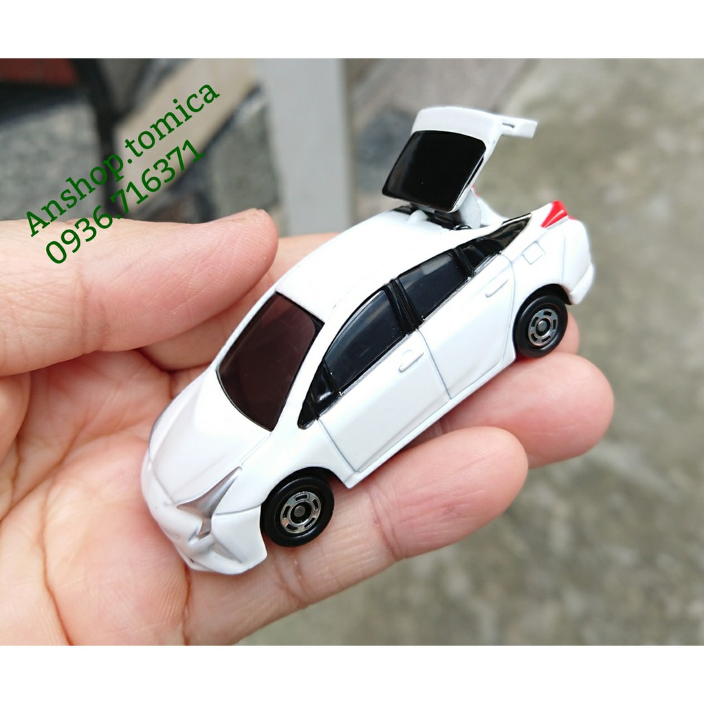 Mô hình xe Toyota màu trắng mở được cốp sau tomica Nhật Bản No76