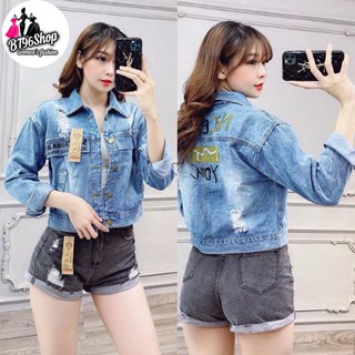 Áo Khoác Jeans Nữ Dáng Lửng Túi Xéo Phối Xước Thêu Chữ Nổi Mẫu Mới Sành Điệu