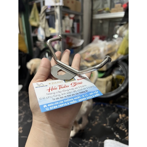 Móc treo đồ xe máy mẫu sừng trâu
