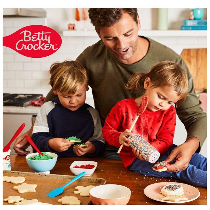 Bột làm bánh pha sẵn betty crocker delights super moist cake mix strawberry pouch 432g