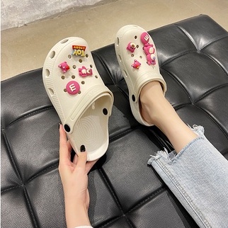 Dép cross hình họa gấu PUD hồng 2 black color trắng khuyến mãi kèm theo 12 jibitz cross