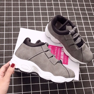 Giày Sneaker