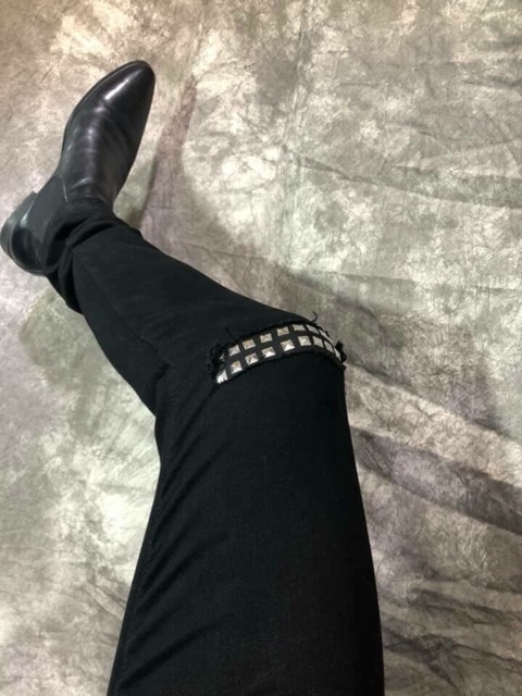 Quần jean nam skinny rách gối đính đinh