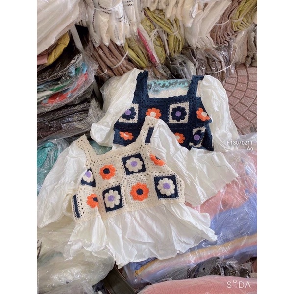 Áo phối len thêu ô hoa màu tay bo ống lai TT1307