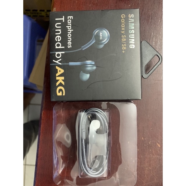 Tai Nghe Nhét Tai SS AKG . Màu đen Jack cắm 3.5mm
