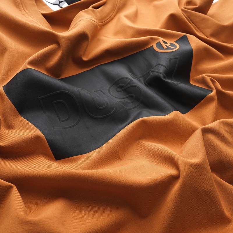 Áo thun nam nữ cổ tròn in nổi chính hãng Dusty Tailor form slimfit chất cotton 4 chiều