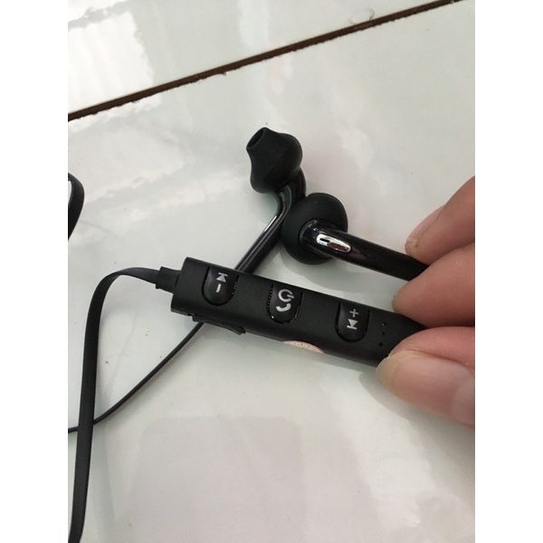 Tai nghe bluetooth 2 bên có dây choàng cổ