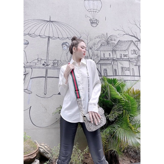 ÁO SƠMI TRẮNG CHẠY ĐƯỜNG CHỮ TRƯỚC VÀ SAU LƯNG ĐUÔI TÔM DÁNG OVERSIZE
