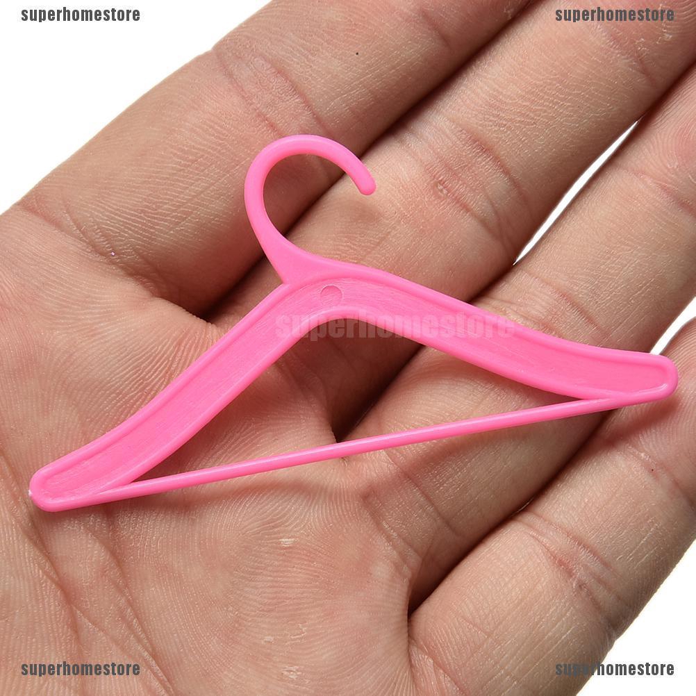 Set 20 móc treo quần áo bằng nhựa màu hồng dành cho búp bê barbies