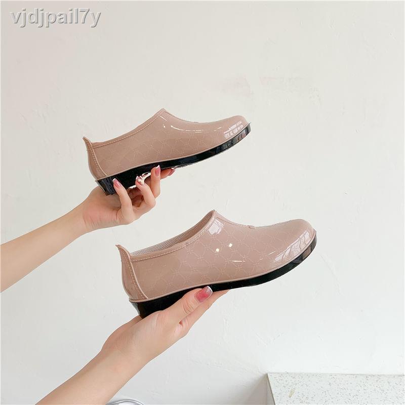 Rút lại ủng đi mưa của phụ nữ ống ngắn cổ thấp dành cho người lớn miệng nông cộng với nhung nước giày nhà bếp